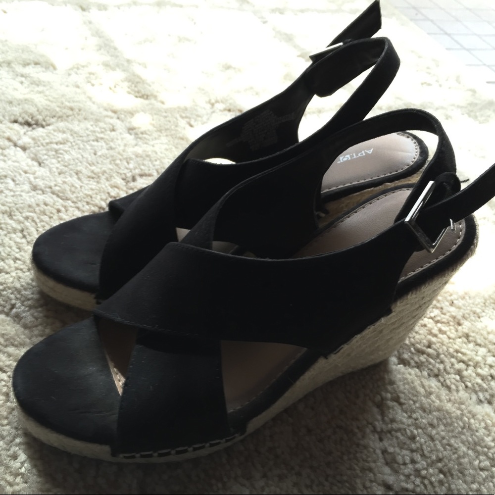 Apt 9 wedges Size 7.5